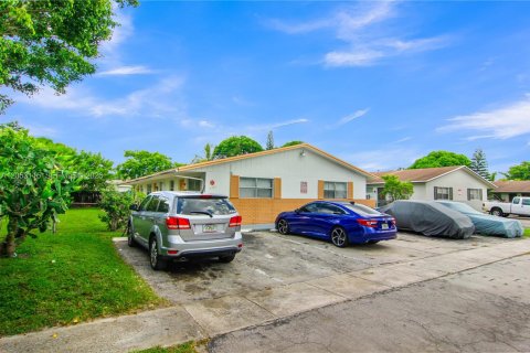 Immobilier commercial à vendre à Lauderhill, Floride: 209.03 m2 № 2185446 - photo 2