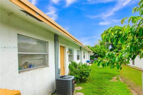 Immobilier commercial à vendre à Lauderhill, Floride: 209.03 m2 № 2185446 - photo 5