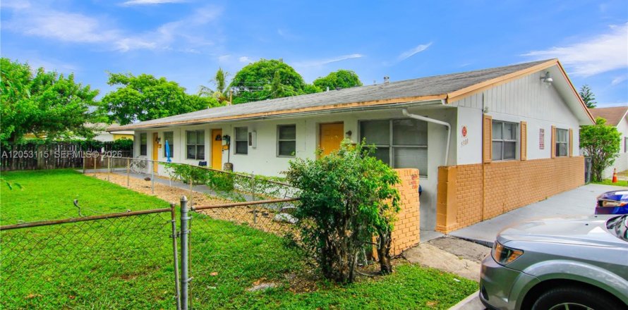 Immobilier commercial à Lauderhill, Floride 209.03 m2 № 2185446