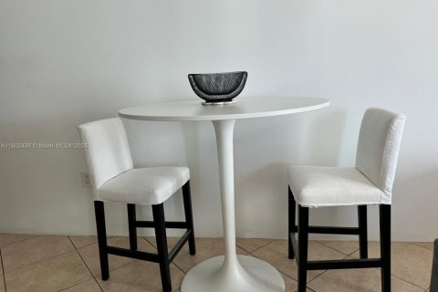 Condominio en venta en Miami, Florida, 1 dormitorio, 61.04 m2 № 1862348 - foto 8