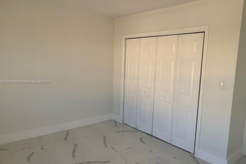 Condo in Hialeah, Florida, 2 bedrooms  № 1809754 - photo 4