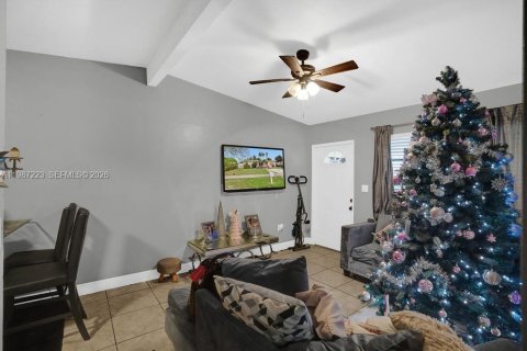 Villa ou maison à louer à West Park, Floride: 3 chambres, 139.73 m2 № 2046632 - photo 10