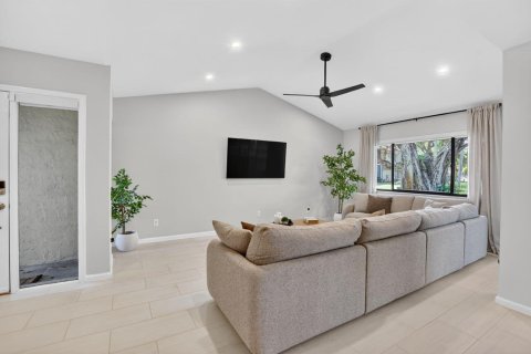 Copropriété à vendre à Boca Raton, Floride: 2 chambres, 117.34 m2 № 2087952 - photo 6