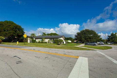 Villa ou maison à vendre à North Palm Beach, Floride: 3 chambres, 146.14 m2 № 2084106 - photo 5