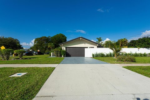 Villa ou maison à vendre à North Palm Beach, Floride: 3 chambres, 146.14 m2 № 2084106 - photo 2