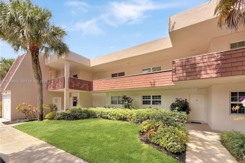 Condominio en Pompano Beach, Florida, 3 dormitorios  № 2078011