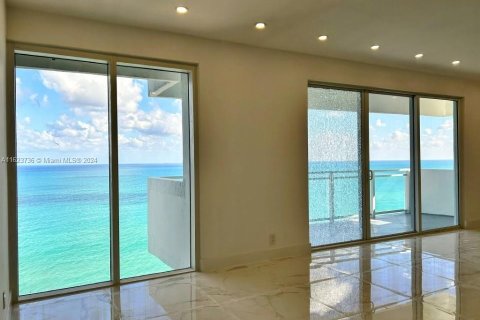 Copropriété à vendre à Hallandale Beach, Floride: 2 chambres, 121.89 m2 № 1934554 - photo 15