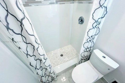 Copropriété à vendre à Hallandale Beach, Floride: 2 chambres, 121.89 m2 № 1934554 - photo 28