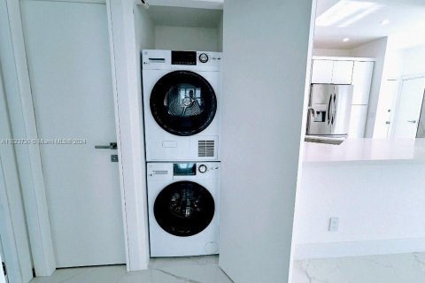 Copropriété à vendre à Hallandale Beach, Floride: 2 chambres, 121.89 m2 № 1934554 - photo 24