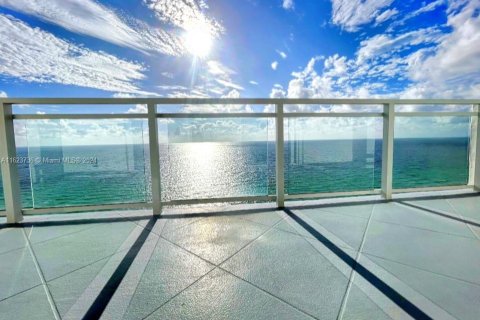 Copropriété à vendre à Hallandale Beach, Floride: 2 chambres, 121.89 m2 № 1934554 - photo 5