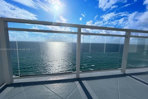 Copropriété à vendre à Hallandale Beach, Floride: 2 chambres, 121.89 m2 № 1934554 - photo 3