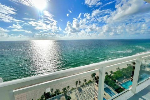 Copropriété à vendre à Hallandale Beach, Floride: 2 chambres, 121.89 m2 № 1934554 - photo 6