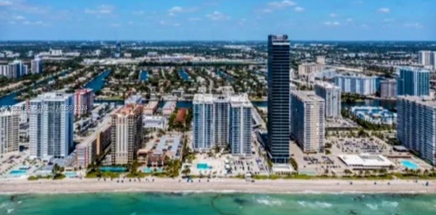 Condo à Hallandale Beach, Floride, 2 chambres № 1934554