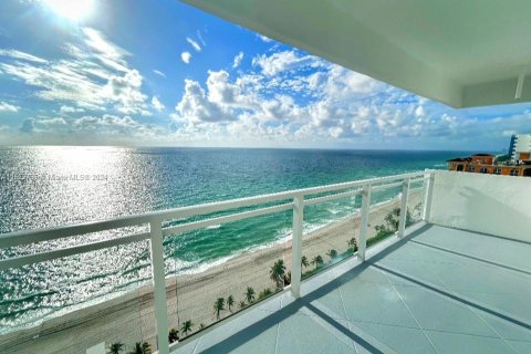 Copropriété à vendre à Hallandale Beach, Floride: 2 chambres, 121.89 m2 № 1934554 - photo 4