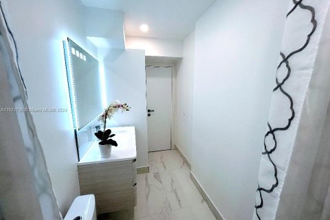 Copropriété à vendre à Hallandale Beach, Floride: 2 chambres, 121.89 m2 № 1934554 - photo 30