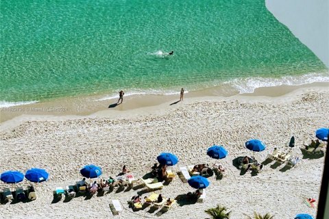 Copropriété à vendre à Hallandale Beach, Floride: 2 chambres, 121.89 m2 № 1934554 - photo 11