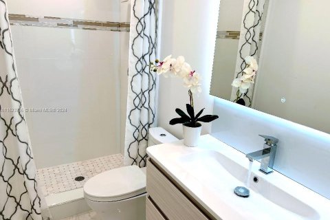Copropriété à vendre à Hallandale Beach, Floride: 2 chambres, 121.89 m2 № 1934554 - photo 27