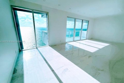 Copropriété à vendre à Hallandale Beach, Floride: 2 chambres, 121.89 m2 № 1934554 - photo 13