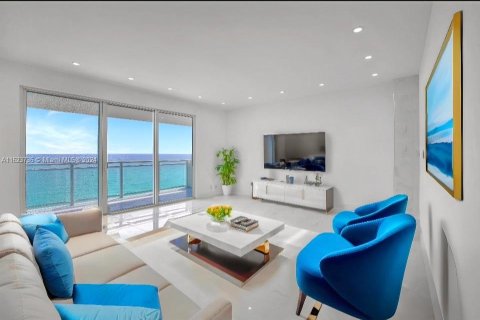 Copropriété à vendre à Hallandale Beach, Floride: 2 chambres, 121.89 m2 № 1934554 - photo 17