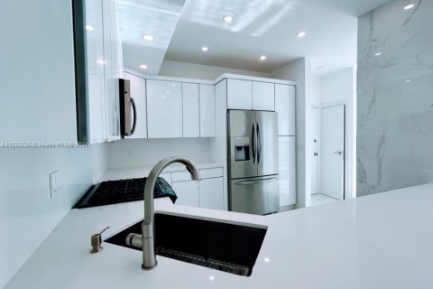 Copropriété à vendre à Hallandale Beach, Floride: 2 chambres, 121.89 m2 № 1934554 - photo 21