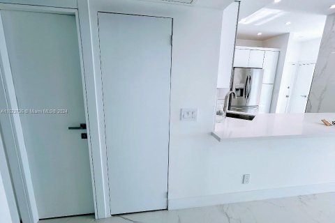 Copropriété à vendre à Hallandale Beach, Floride: 2 chambres, 121.89 m2 № 1934554 - photo 25