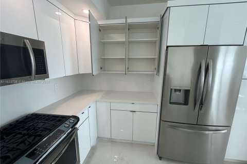 Copropriété à vendre à Hallandale Beach, Floride: 2 chambres, 121.89 m2 № 1934554 - photo 19