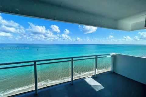Copropriété à vendre à Hallandale Beach, Floride: 2 chambres, 121.89 m2 № 1934554 - photo 7