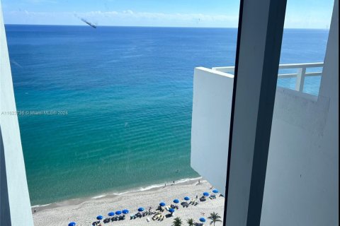 Copropriété à vendre à Hallandale Beach, Floride: 2 chambres, 121.89 m2 № 1934554 - photo 10