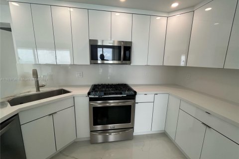 Copropriété à vendre à Hallandale Beach, Floride: 2 chambres, 121.89 m2 № 1934554 - photo 18