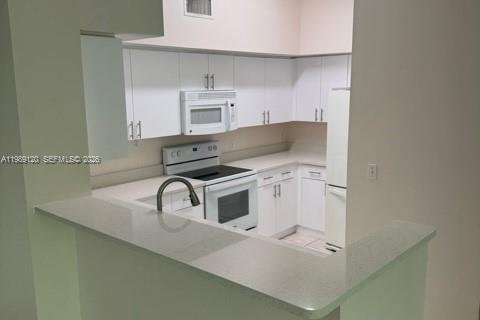 Copropriété à vendre à Wellington, Floride: 3 chambres, 137.4 m2 № 2051657 - photo 2