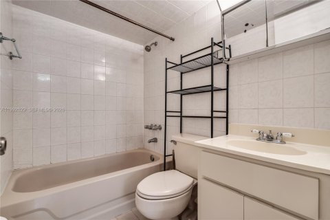 Купить виллу или дом в Майами, Флорида 4 спальни, 153.1м2, № 2154474 - фото 16