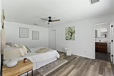 House in Tampa, Florida 3 bedrooms, 147.62 sq.m. № 1762041 - photo 22