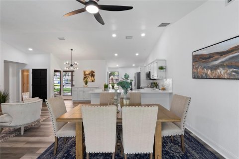 House in Tampa, Florida 3 bedrooms, 147.62 sq.m. № 1762041 - photo 13
