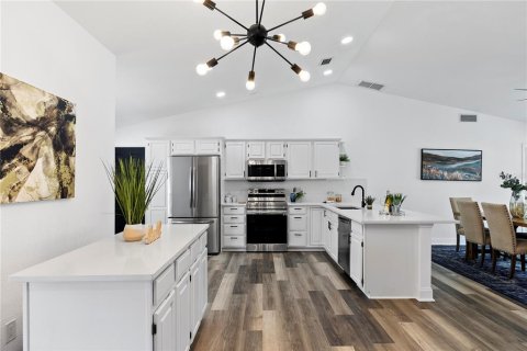 House in Tampa, Florida 3 bedrooms, 147.62 sq.m. № 1762041 - photo 15