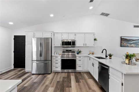 House in Tampa, Florida 3 bedrooms, 147.62 sq.m. № 1762041 - photo 16