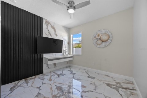 House in Sanford, Florida 4 bedrooms, 168.25 sq.m. № 1840646 - photo 8