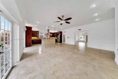 House in Miami, Florida 5 bedrooms, 343 sq.m. № 1834104 - photo 8