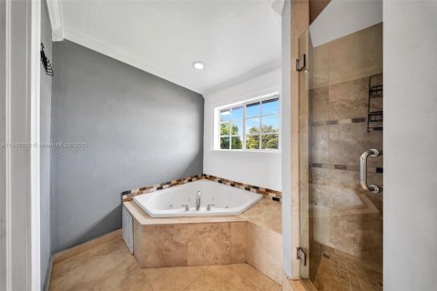House in Miami, Florida 5 bedrooms, 343 sq.m. № 1834104 - photo 20
