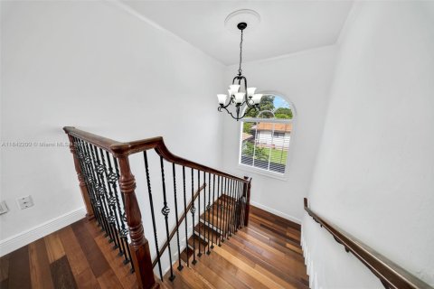 House in Miami, Florida 5 bedrooms, 343 sq.m. № 1834104 - photo 15