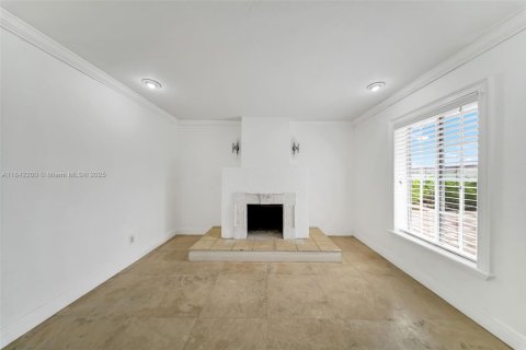 House in Miami, Florida 5 bedrooms, 343 sq.m. № 1834104 - photo 6