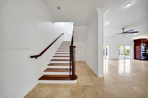 House in Miami, Florida 5 bedrooms, 343 sq.m. № 1834104 - photo 27
