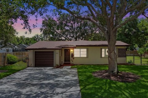 Villa ou maison à vendre à Pompano Beach, Floride: 4 chambres, 152.73 m2 № 1788541 - photo 1