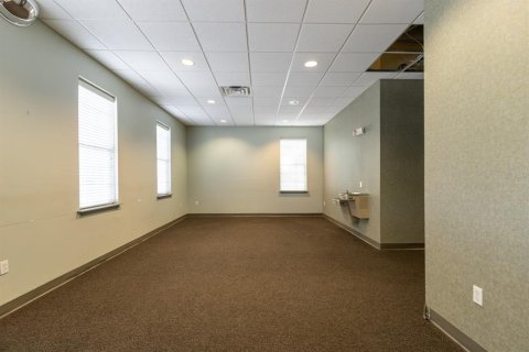 Propiedad comercial en venta en Gainesville, Florida, 554.07 m2 № 224918 - foto 5