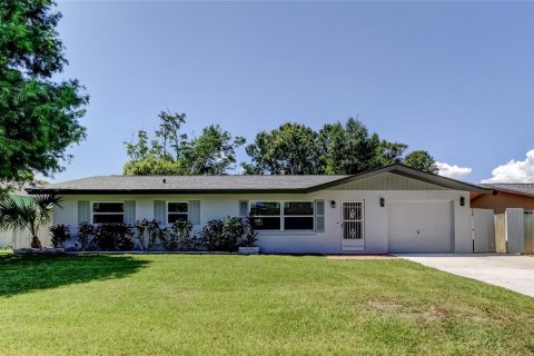 House in Clearwater, Florida 3 bedrooms, 116.87 sq.m. № 1820810 - photo 1