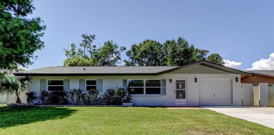 House in Clearwater, Florida 3 bedrooms, 116.87 sq.m. № 1820810