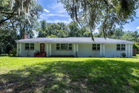 House in Bronson, Florida 3 bedrooms, 167.6 sq.m. № 2207179