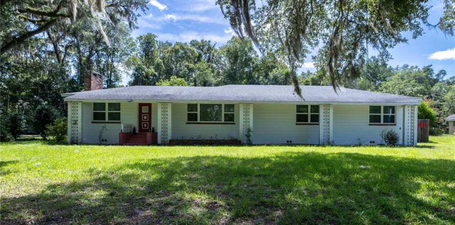 House in Bronson, Florida 3 bedrooms, 167.6 sq.m. № 2207179