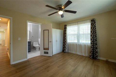 House in Bronson, Florida 3 bedrooms, 167.6 sq.m. № 2207179 - photo 10
