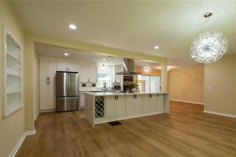 House in Bronson, Florida 3 bedrooms, 167.6 sq.m. № 2207179 - photo 3