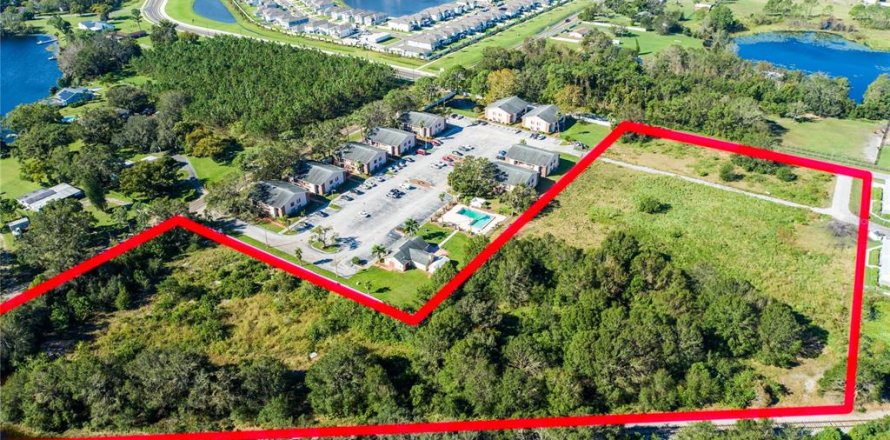 Commercial property in Land O' Lakes, Florida № 1406591